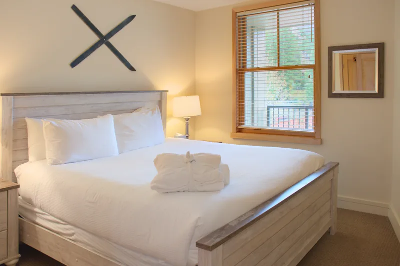 King bedroom with ski decor